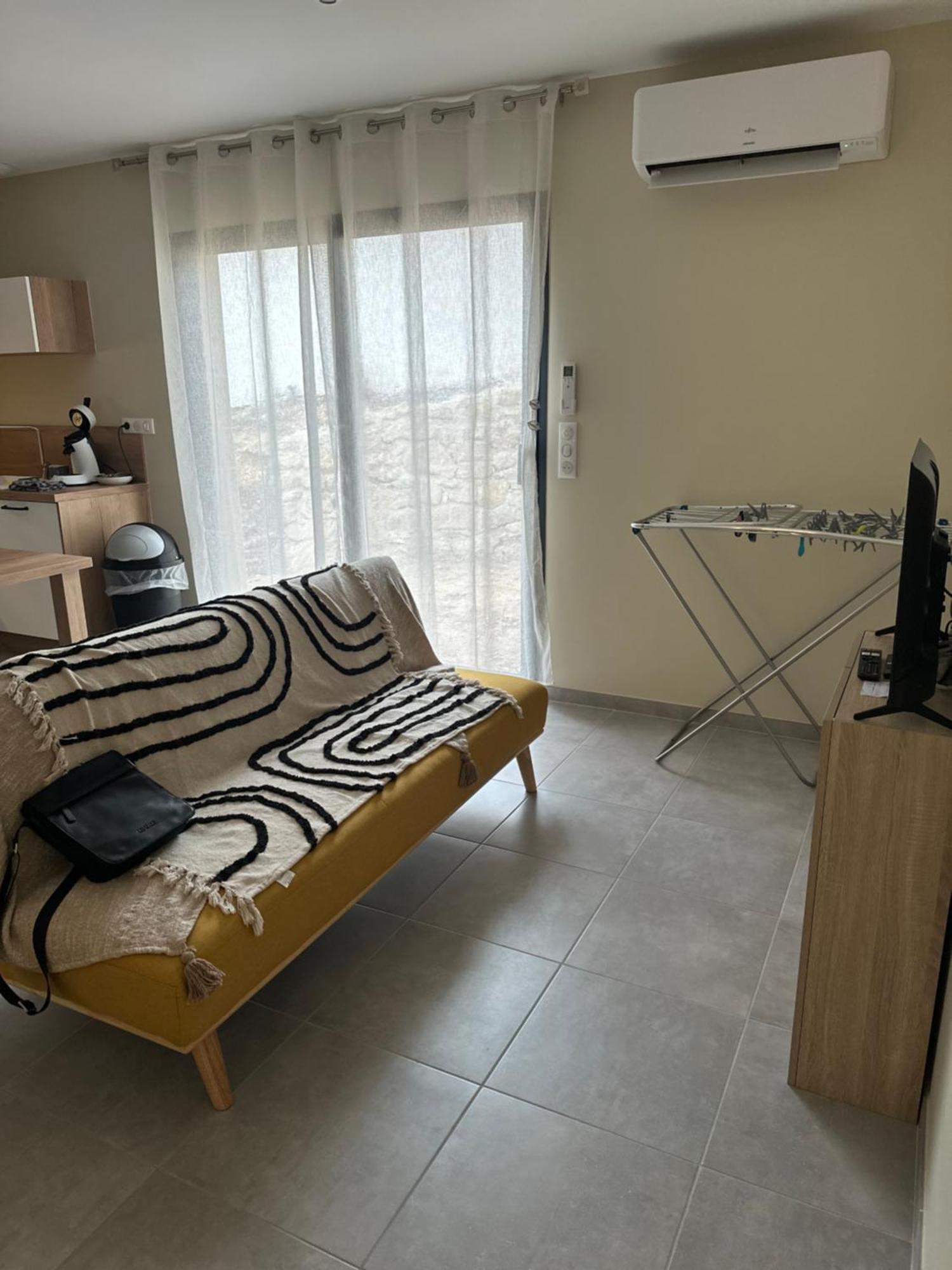 Maison T3 Dans Un Village Calme Saint-Mitre-les-Remparts Ngoại thất bức ảnh
